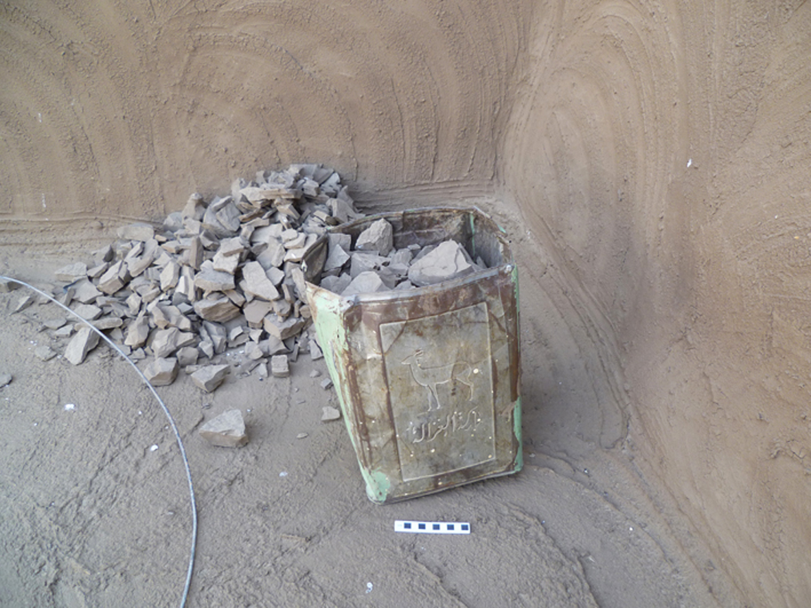 Sofiha can containing gir.