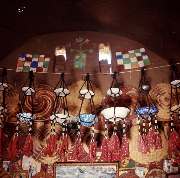 Double hanging slings, made from wool, with enamel bowls in a barrel-vaulted bridal room. Kalaabshe, 1963 (Photographed by the author).