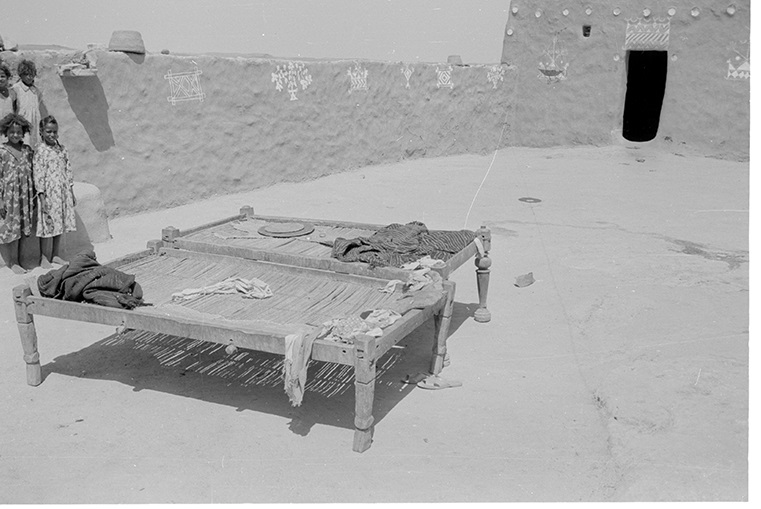 Angaree beds with mesh. Abu Hoor, E. Neja Khor Rahma, 1962 (Photographed by the author).