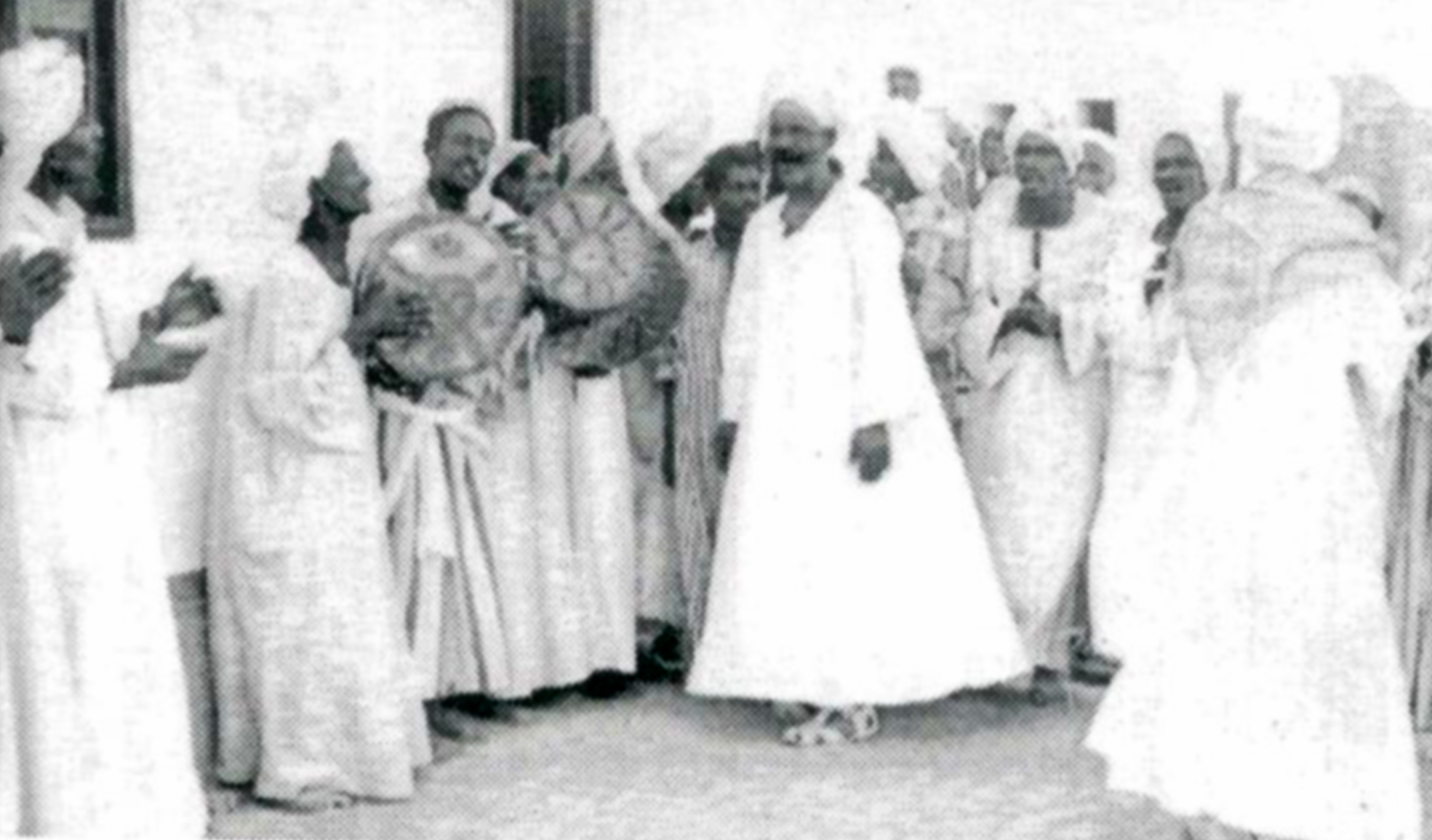 A traditional wedding ceremony in old <em>Abu</em> <em>Hor</em>. Photo from Hassan and Hassan (2000: p. 158/b).