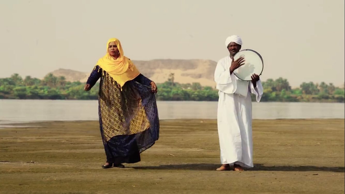 The picture portrays a woman and a man wearing traditional Nubian clothing. Source: Twitter (2000).