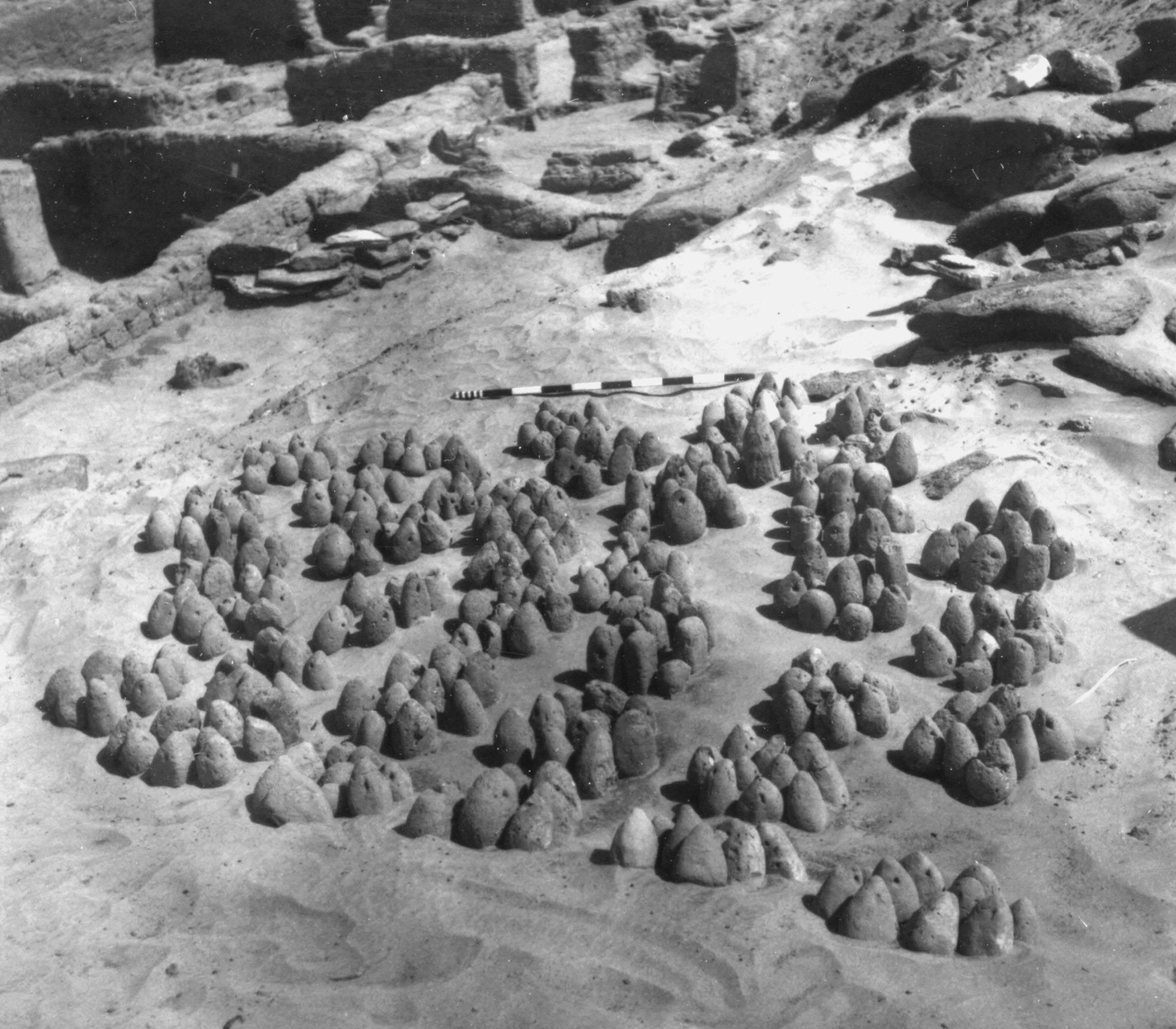 Tila Island, “House II collection of loom weights” (excavation photograph ref. F/445: 6, A.J. Mills archives, courtesy of David Edwards).